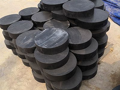 泰和县板式橡胶支座由若干层橡胶片与薄钢板经加压硫化